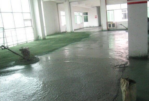 混凝土摊铺+绿色金刚砂耐磨硬化